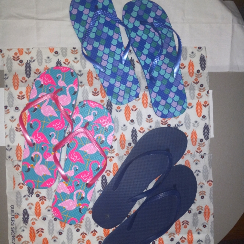 3 pairs ladies flip flops